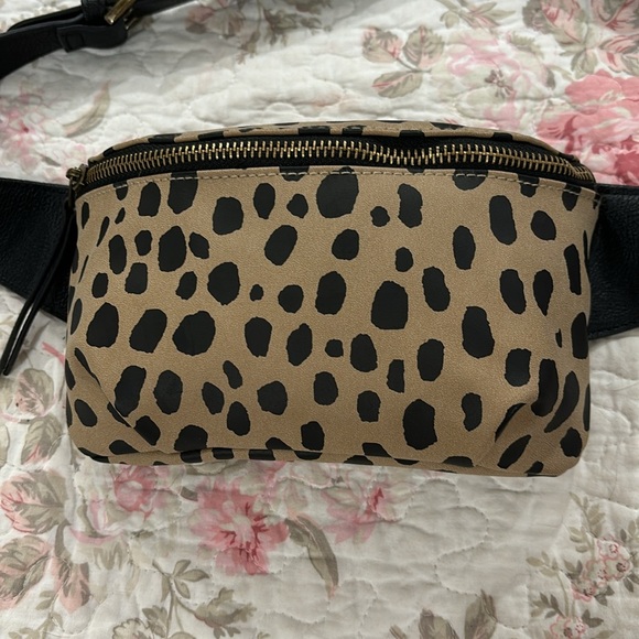 NWT Fanny Pack - Picture 2 of 6
